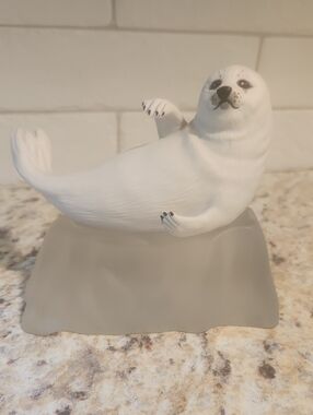 Franklin Mint Porcelain Sea Pup Seal On A Frosted Glass Iceberg Base